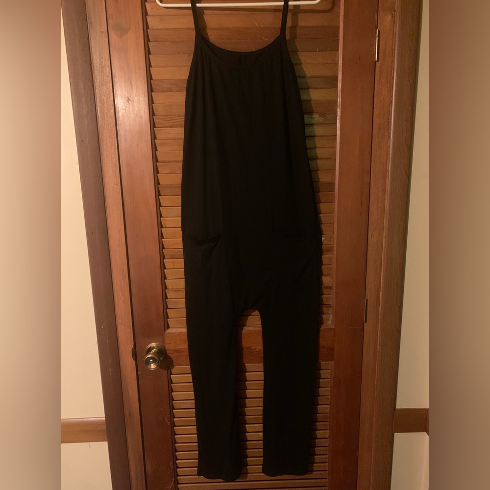SHEIN women’s jumper sz medium, NWOT, drop crotch, has pockets